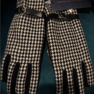 Adrienne Vittadini Black and White Houndstooth Gloves